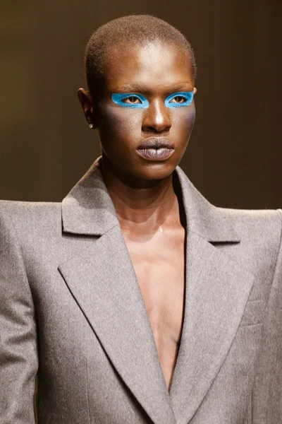 Look 19